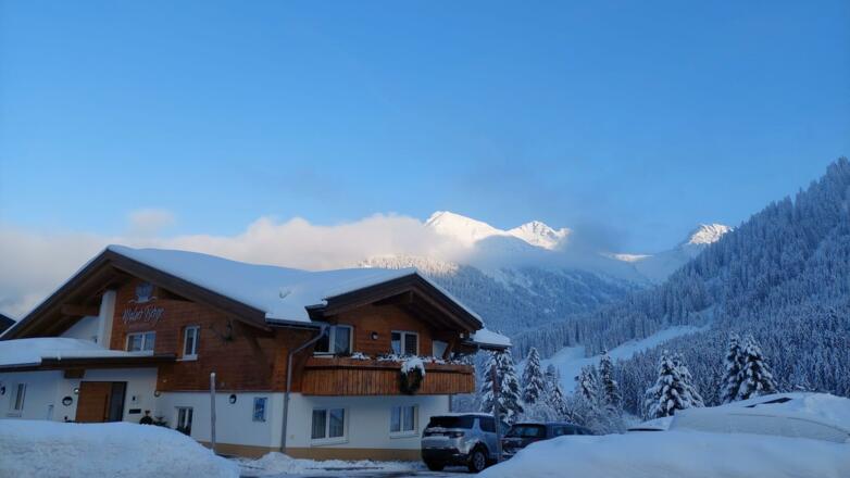 d18d3d27-0965-4759-a615-16f07b97a2de