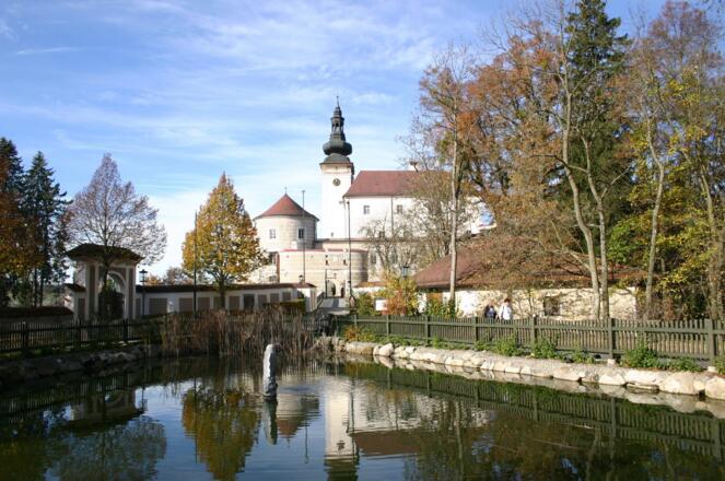 KefermarktSchloss WeinbergmitTeich_TVBMühlviertlerAlmFreistadt.jpeg