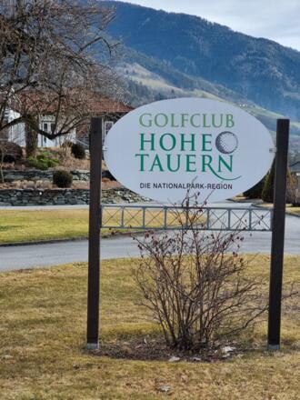 Golfplatz ca 700 m entfernt