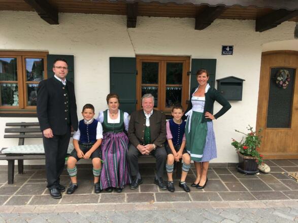 Herzlich Willkommen - Ihre Gastgeber Familie Mayer