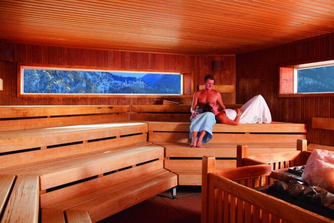 Poolbar in der Königlichen Kristall Therme Schwangau