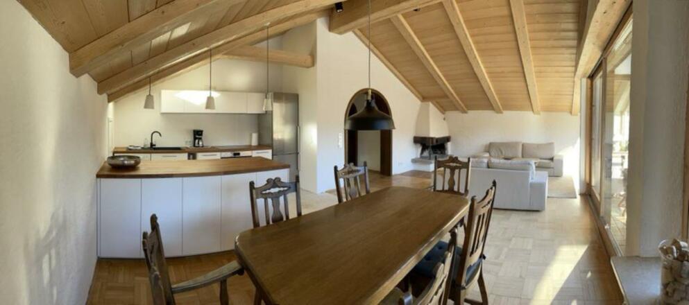 Küche und Essplatz im großen Wohnraum