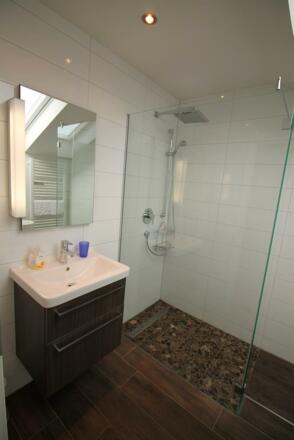 Duschbad mit Toilette