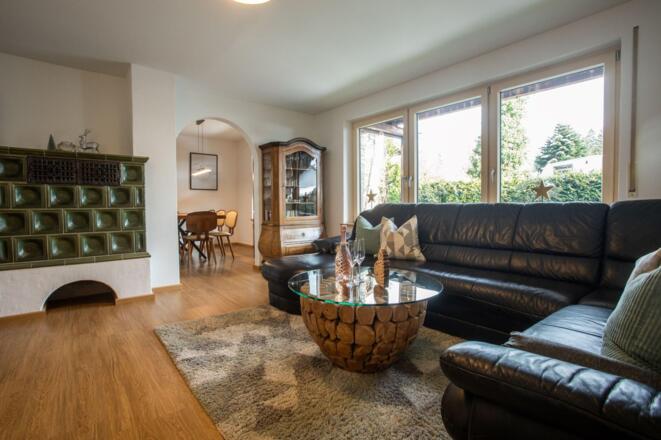 Wohnraum mit Kachelofen