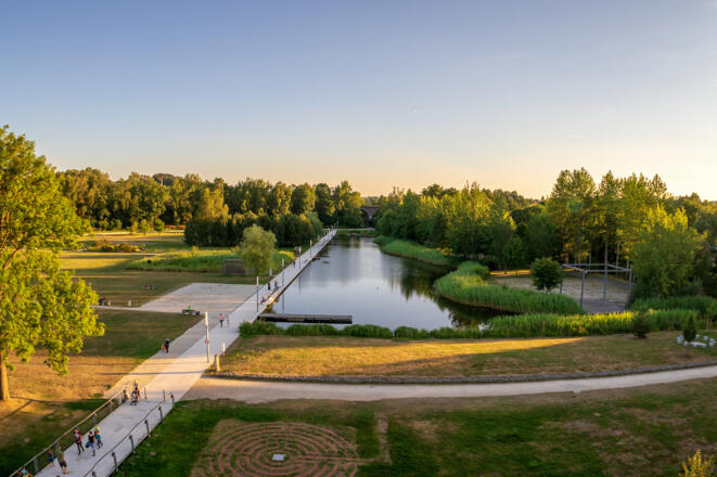 Blick von der Überschaubar auf den Auenpark