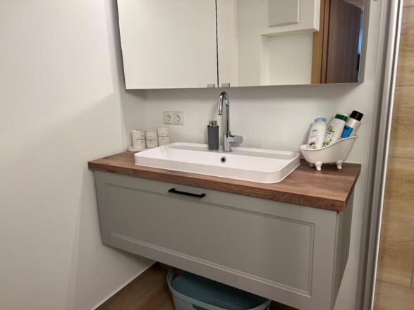 Ari Apartement Bad mit Dusche und WM
