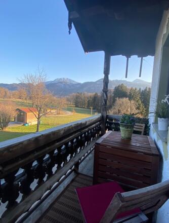 Gemeinschaftsbalkon mit schöner Sitzgelegenheit