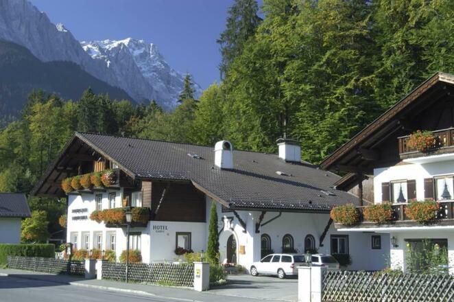 Hotel mit Zugspitze