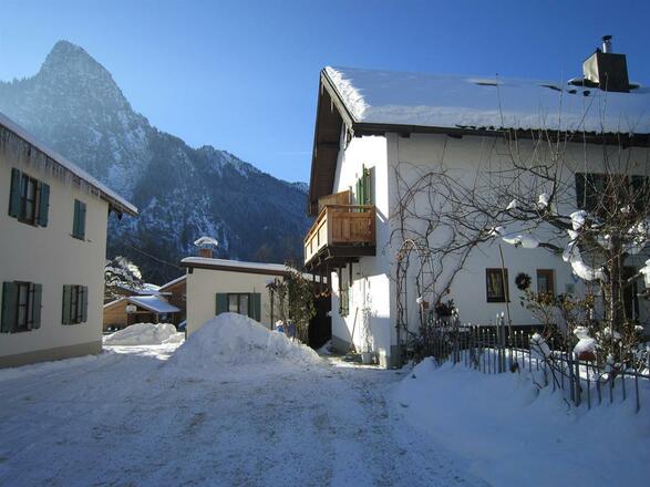 Hausansicht im Winter