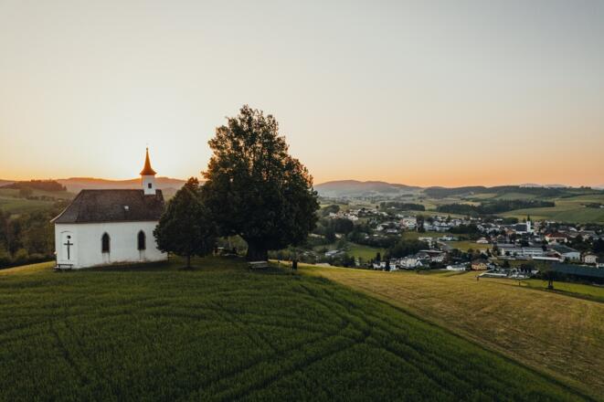 Mountainbiker beim Schloss Neuhaus