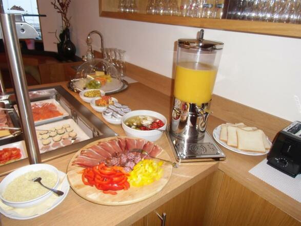 Frühstücksbuffet 12
