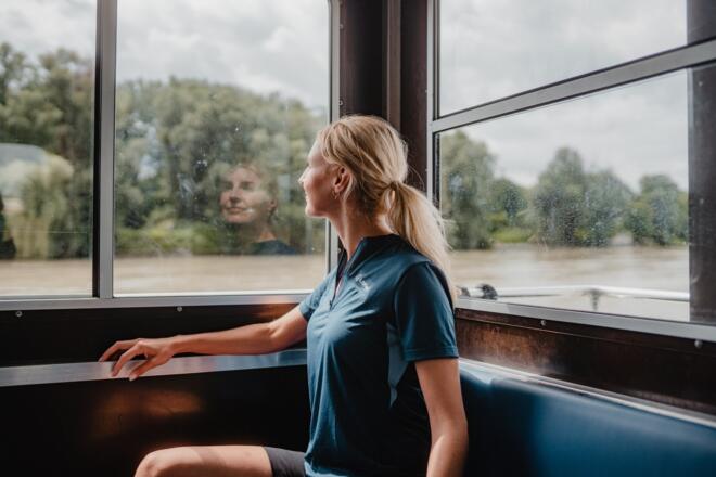 Radfahrer auf dem Donaubus