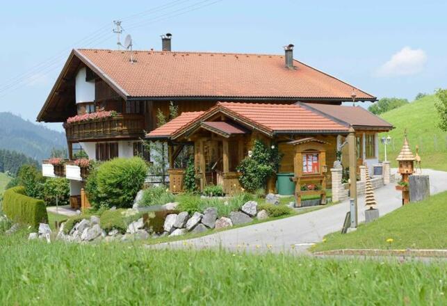 Aussenansicht im Sommer