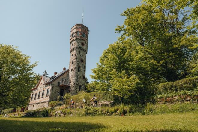 Mountainbiker bei der Ameisbergwarte
