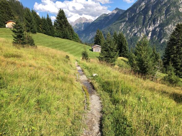 Rückweg zum Auto parallel zur Lechtalstrasse