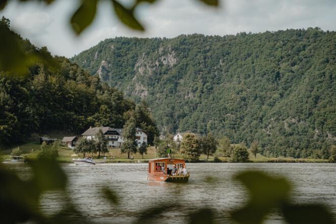 Fähre auf der Donau Haibach