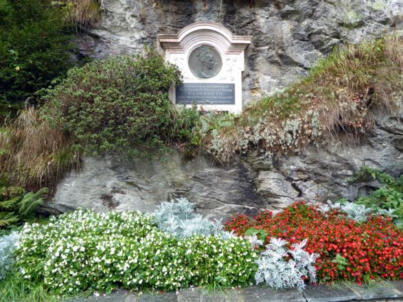 Das Denkmal erinnert an die sechs Bad Gasteiner Kuraufenthalte der Kaiserin Elisabeth.