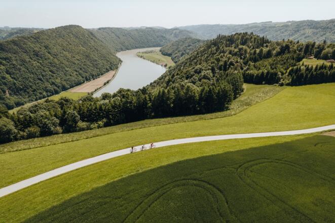 Mountainbiker beim Panoramablick Kerschbaum