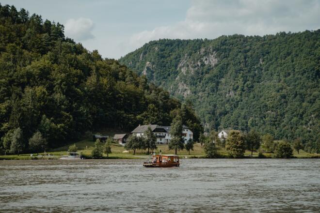Fähre auf der Donau Haibach