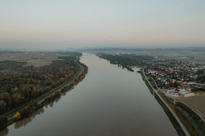 Drohnenaufnahme Au an der Donau Naarn im Machland