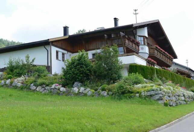 Aussenansicht im Sommer