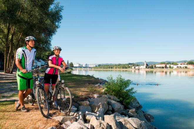 Donauradweg Blick auf Aschach