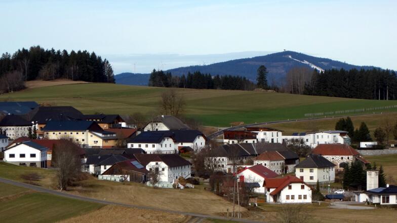 Ottenschlag, mit Blick zum Sternstein wieder erreicht.