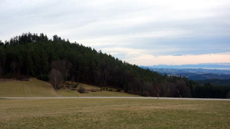 Kirchberg 852m, rechts hinten Ötscher