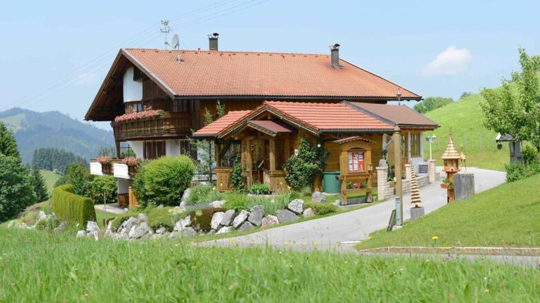 Aussenansicht im Sommer