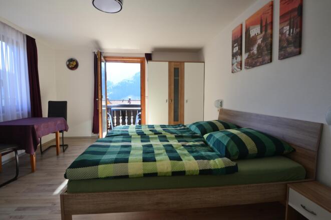 Elternschlafzimmer mit Südbalkon DSC_0116