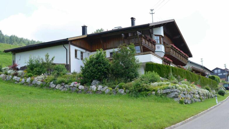 Aussenansicht im Sommer