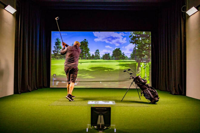 golf-indoor-yachthotel-golfspieler