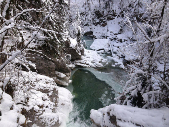 tatzlwurm-wasserfall-winter-unterer-steg