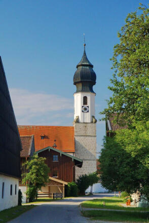 Kirche-erlstaett-hochformat