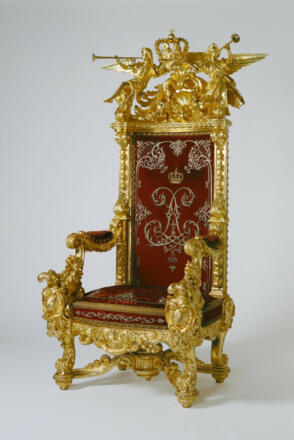 Ludwig II-Museum_Thronsessel_DE001300a1