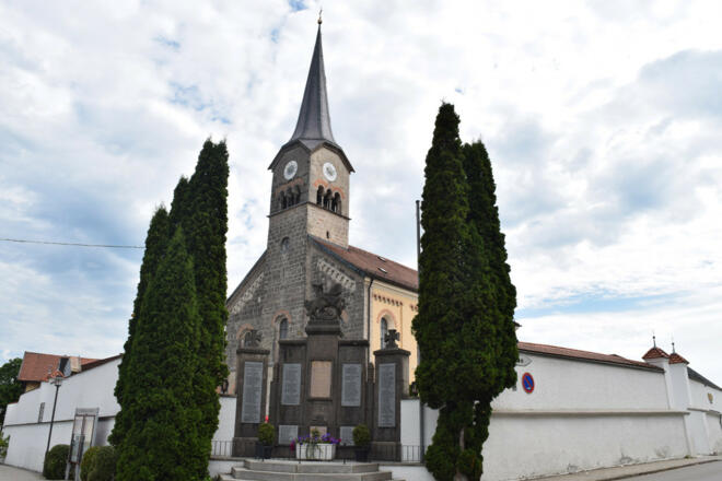 Grabenstätt_St.Maximilian_vorne