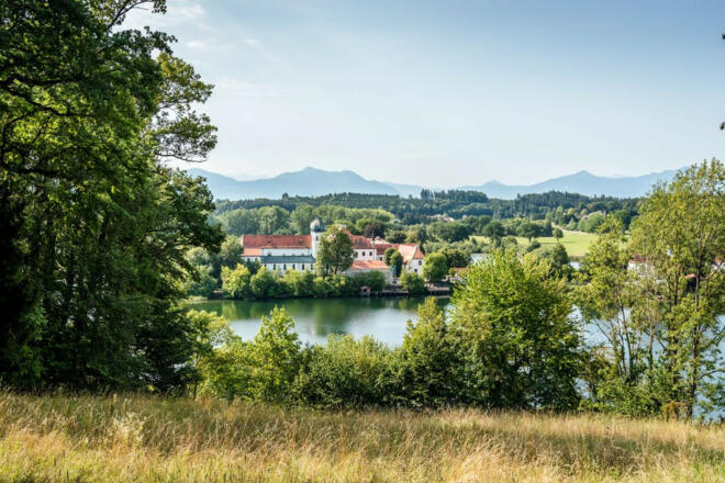weinbergaussicht-seeon-seebruck-kloster