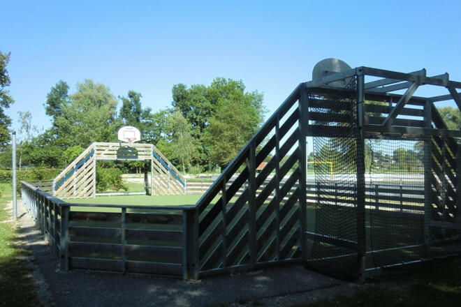 Kleinfußball und Basketball-Anlage - Kopie
