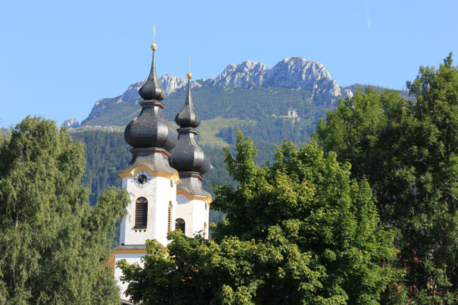 Kirche mit Kampenwand