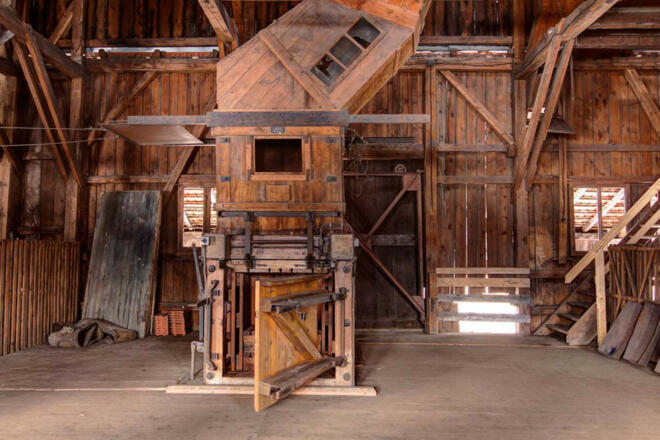 europas-letzte-torfballenpresse