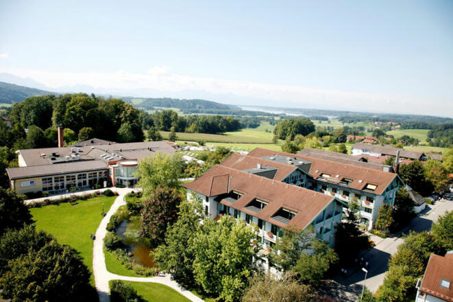 Luftaufnahme der Simssee Klinik in Bad Endorf