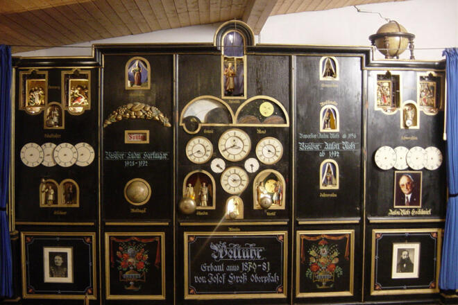 Gocklwirt-Kunstuhr-in-der-Weinstube-1