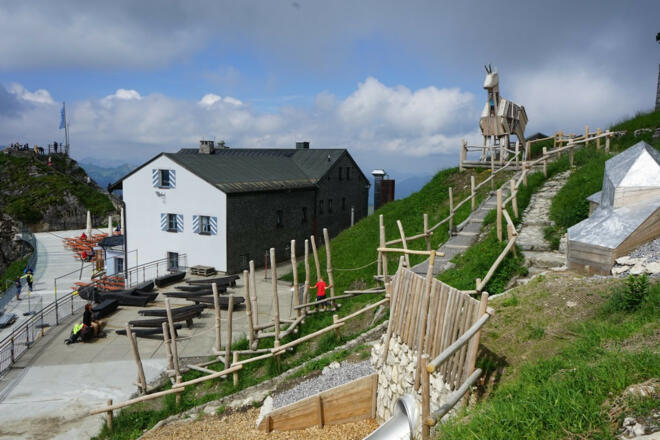 Spielplatz-mit-Gams