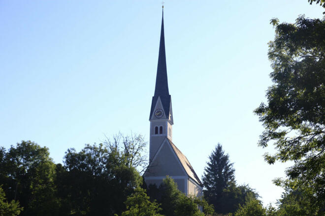 Kirche.Mauerkirchen.Bäume
