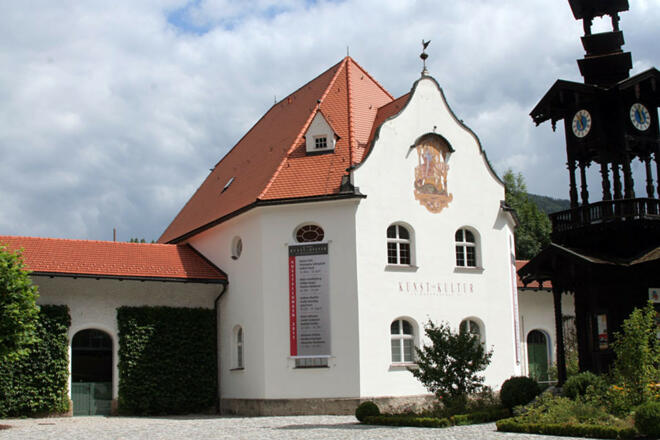 kunst-und-kultur-zu-hohenaschau-gebaeudeansicht