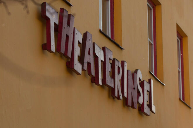 theaterinsel-rosenheim-außenansicht
