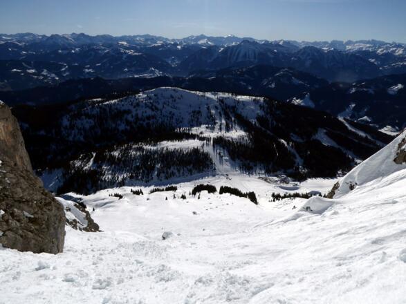Der Blick von der Vierrinnenscharte auf den gegenüberliegenden Hochkeil.