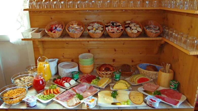 Fruehstuecksbuffet_neu_500x282