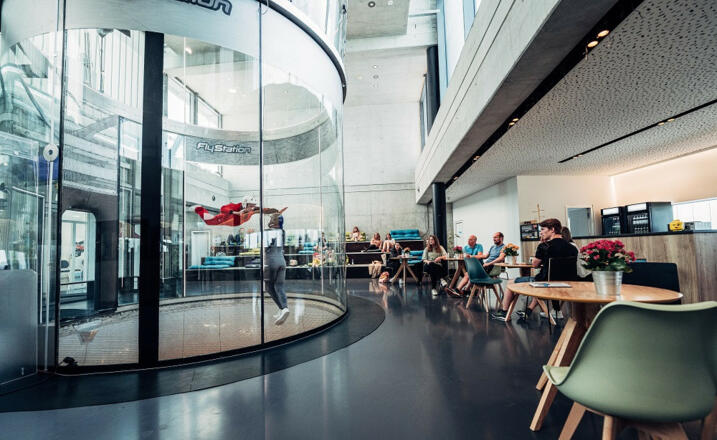 Fliegen im Windkanal in der flystation Munich