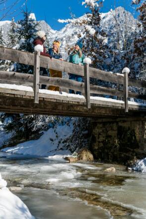 Scheffau_Winterwandern_Brücke_Bach_Wilder Kaiser